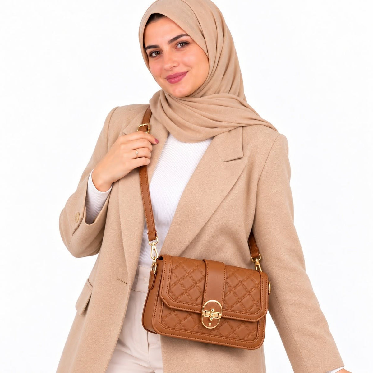 شنطة كتف كابتونيه بحزامين إضافيين وقفل معدني
