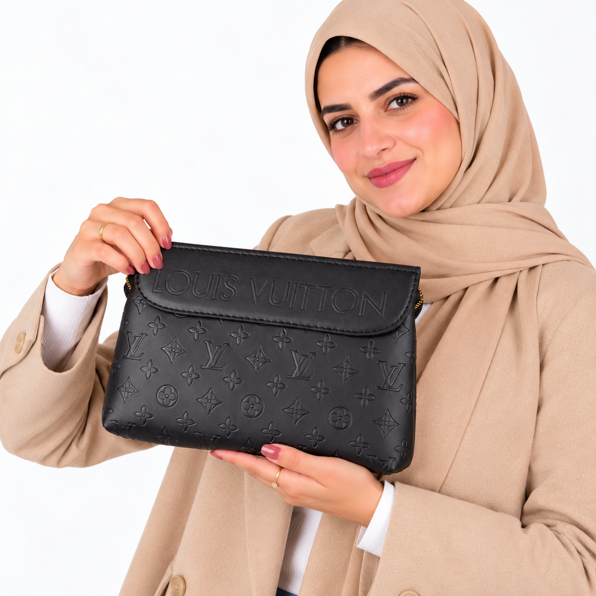 شنطة كلاتش بنقشة هندسية وقفل علوي أنيق